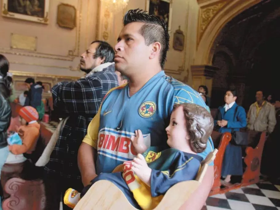 Seguidores del América llevan sus Niños Dios con uniformes del equipo / Redes Sociales