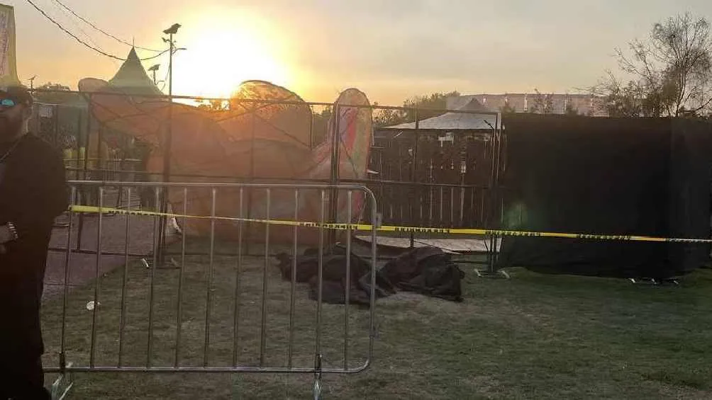 Los cuerpos de los dos fotoperiodistas quedaron tendidos mientras el evento seguía como si nada/X