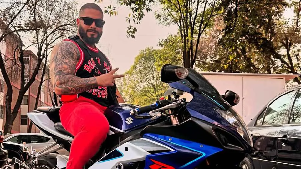 Se reporta que el joven estaba armado mientras bebía en el bar/IG: @grishalldisner