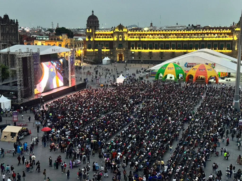 Más de 15 personas disfrutaron de 'Flow' en el Zócalo de la CDMX / X: @gintszilbalodis