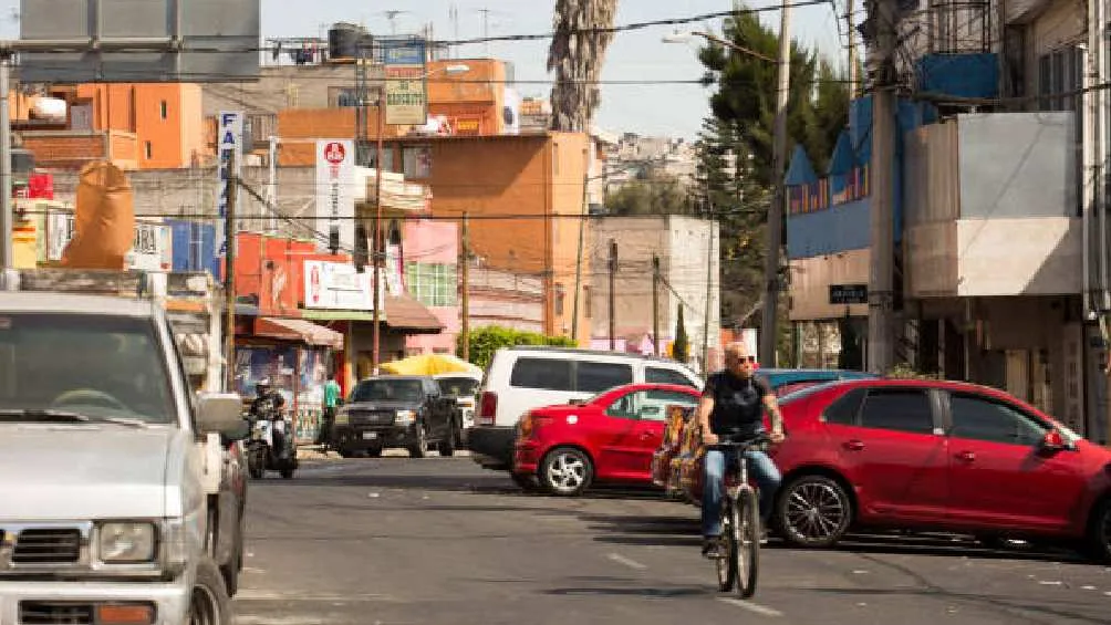 Hasta 200 pesos llega a cobrar un 'franelero' por un lugar de estacionamiento en la vía pública/Pixabay