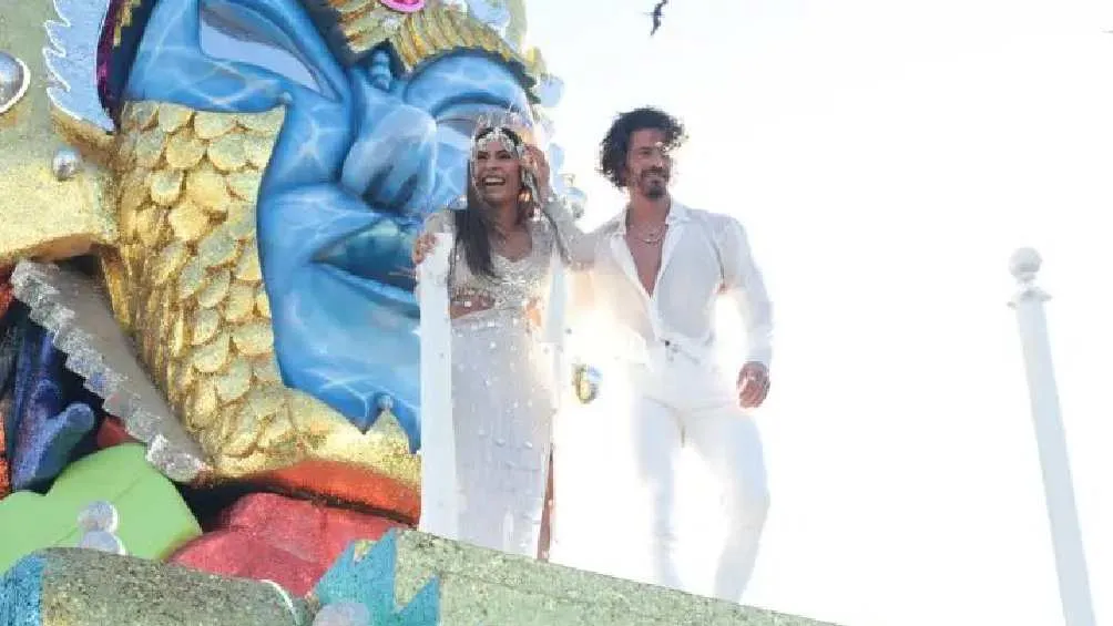 Galilea desfiló en el Carnaval de Mazatlán junto a su novio Isaac Moreno/X