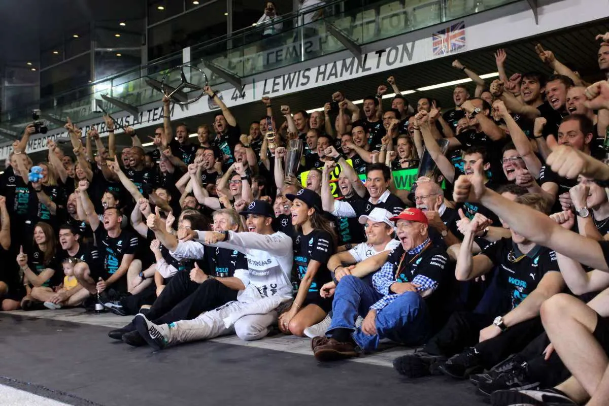 Hamilton dejó a Mercedes para sumarse a Ferrari