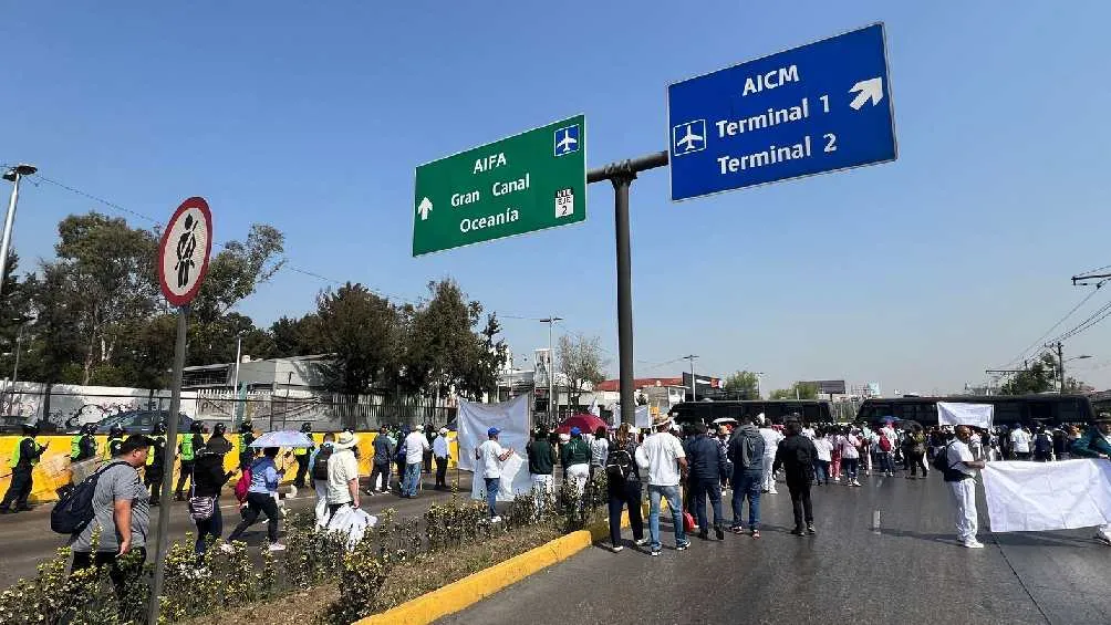El caos vial ha afectado a automovilistas y usuarios del transporte público/TV Azteca
