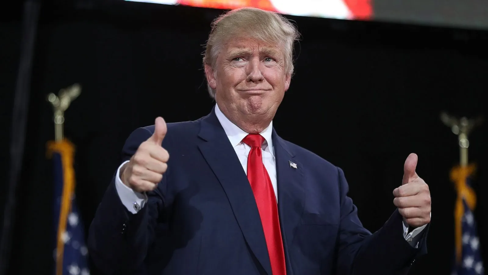 Donald Trump revoca orden ejecutiva y firma nueva orden / Foto Especial