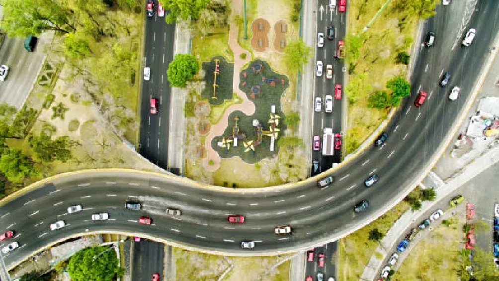 El miércoles 28 de mayo de 2025 no podrán circular en la Ciudad de México y el Estado de México los vehículos con engomado rojo-holograma 1/iStock