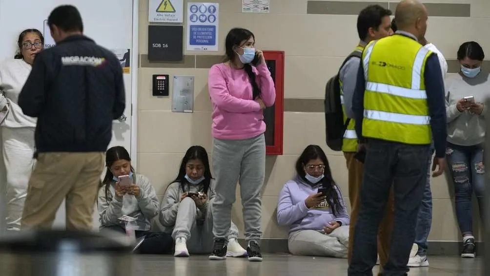 Ya suman miles de migrantes indocumentados deportados desde Estados Unidos/AP