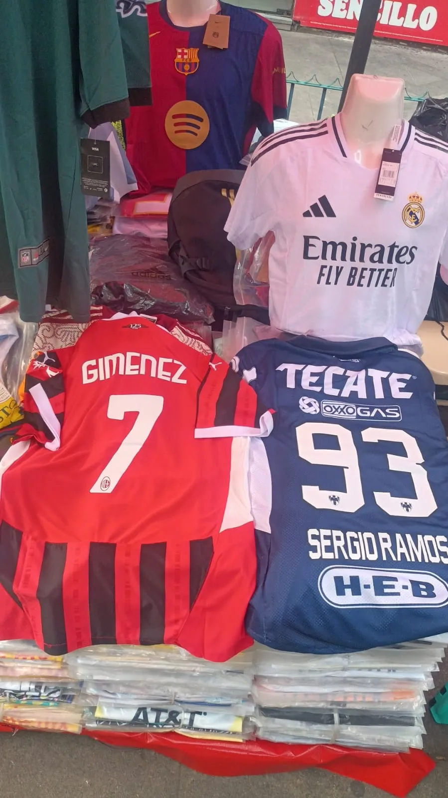 Ya se vende el jersey de Giménez en la CDMX | ESPECIAL