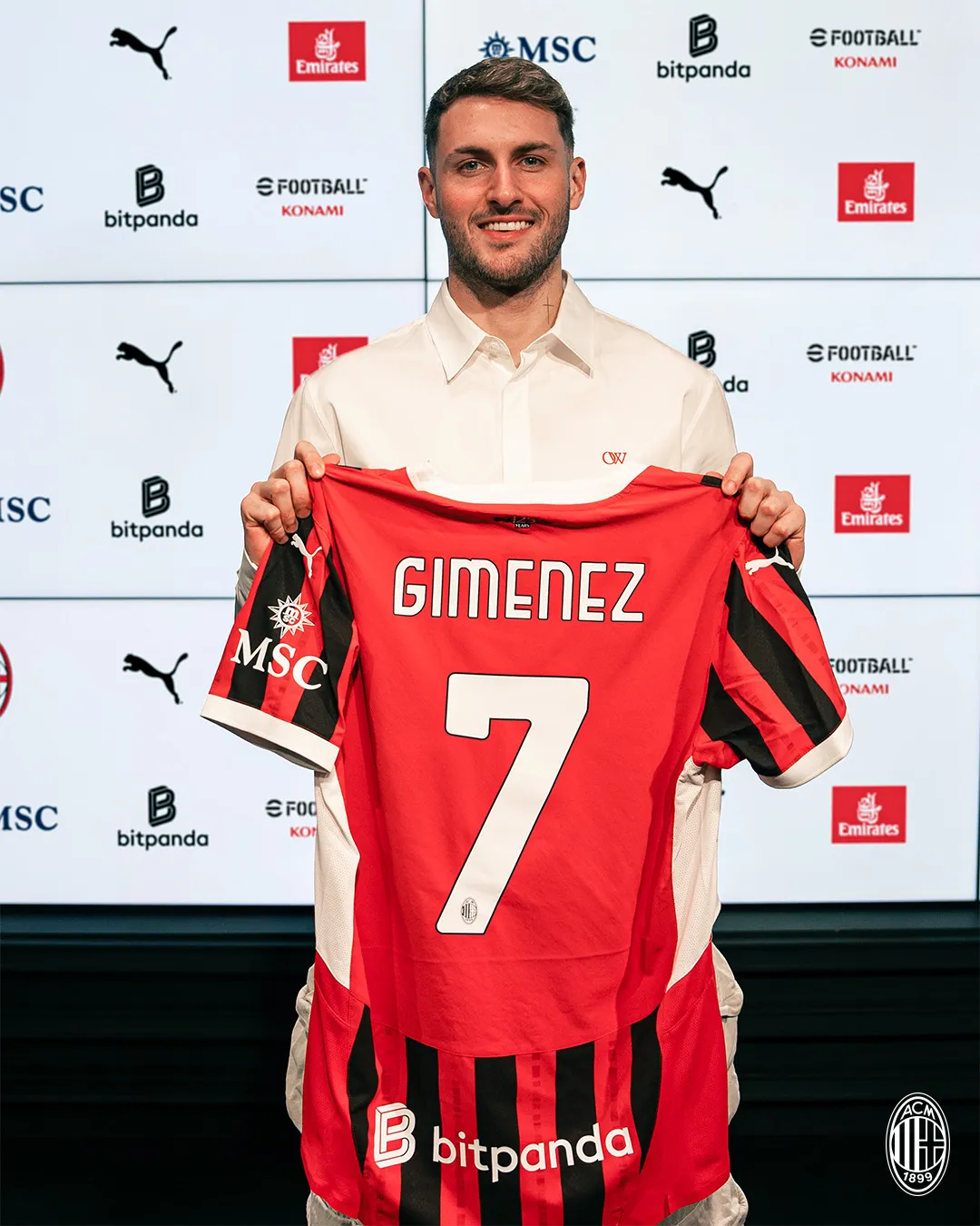 Giménez durante su presentación | @acmilan