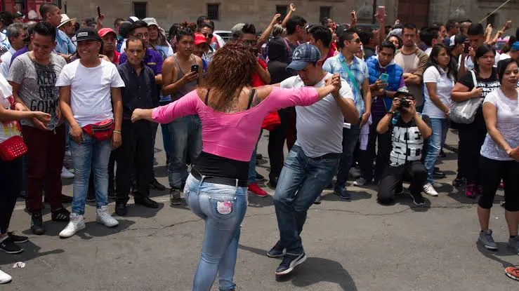 No dudes en asistir a este gran baile con sonidero totalmente gratis / Infobae