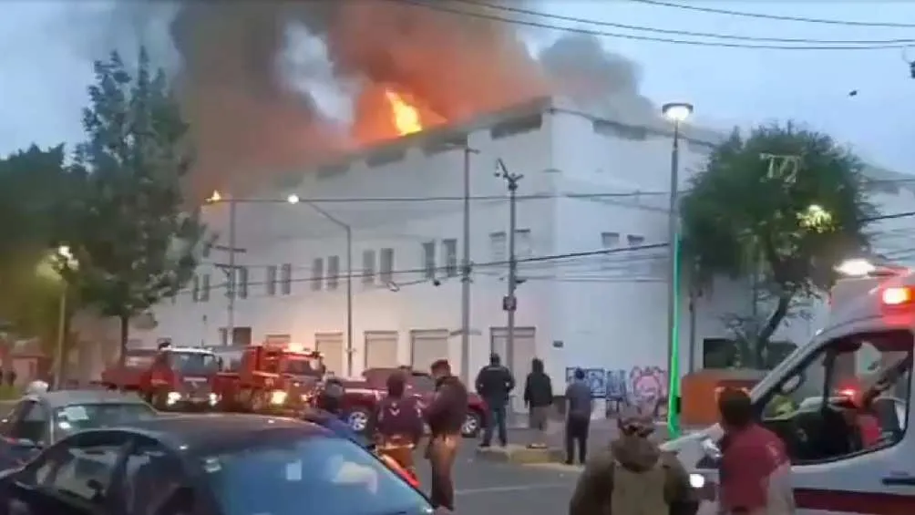 El incendio de la colonia Morelos ocurrió en lo alto de una plaza próxima a abrirse/X