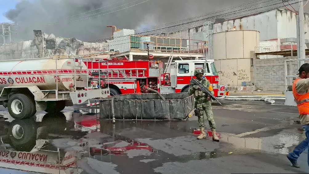 Los bomberos, Protección Civil y la Guardia Nacional atendieron la emergencia/X