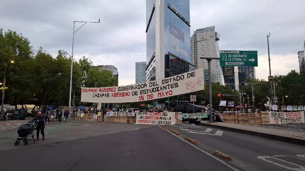 El paro comenzó ayer por la tarde y ya va para 20 horas/X