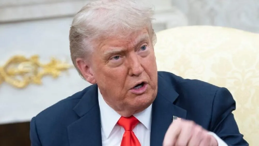 Desde ese momento, se han creado diversas teorías conspirativas en internet, señalando que su muerte pudo haberse tratado de una acción para encubrir a otros implicados poderosos/Redes Sociales