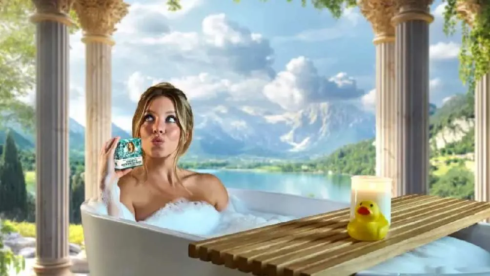 No es broma, se utiliza el agua de la tina de baño de la actriz para fabricar el jabón/IG: @sydney_sweeney