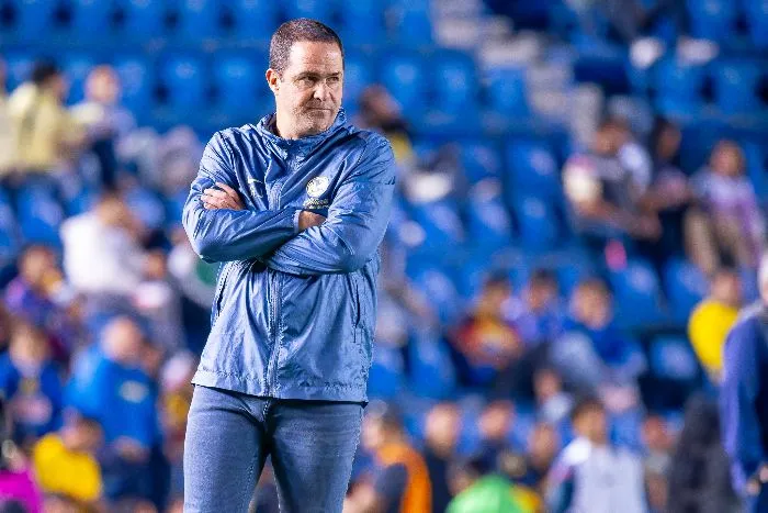 Jardine en la banca del América