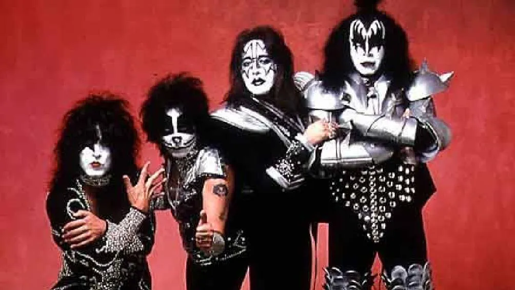 Desde la fundación de la agrupación en 1973, Kiss redefinió el espectáculo músical con efectos especiales, fuego, plataformas, maquillaje y personajes únicos/Redes Sociales