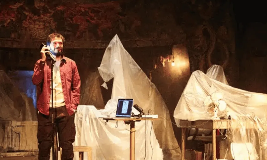 Escenario del espectáculo la mano peluda