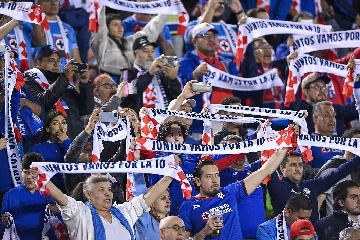 Aficionados de Cruz Azul en el Estadio Ciudad de los Deportes