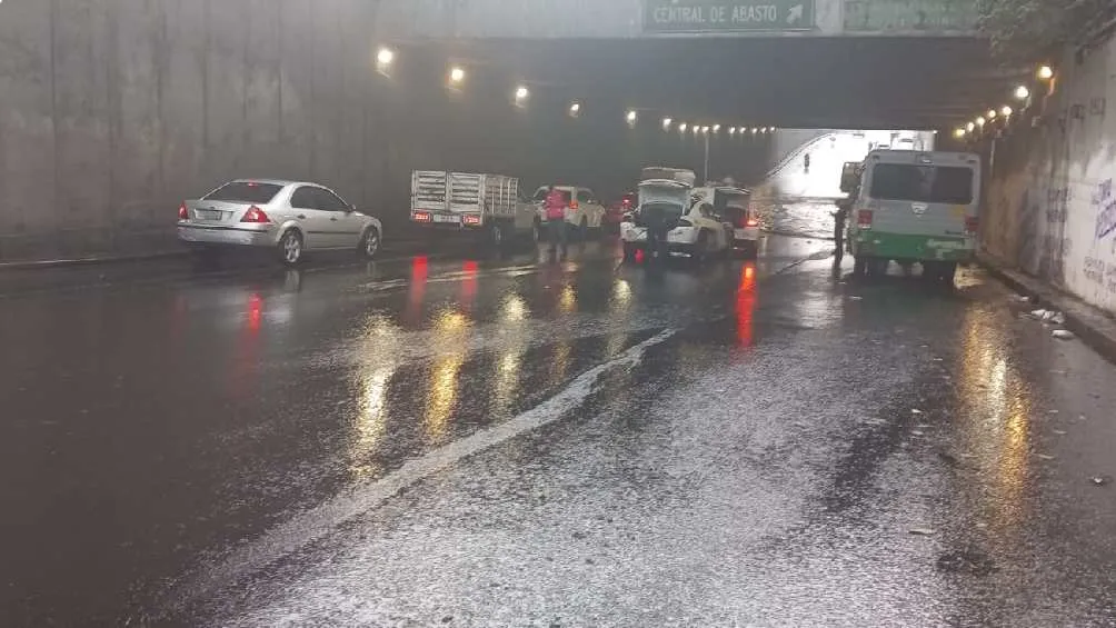 En varios bajo puentes se presentaron encharcamientos/X