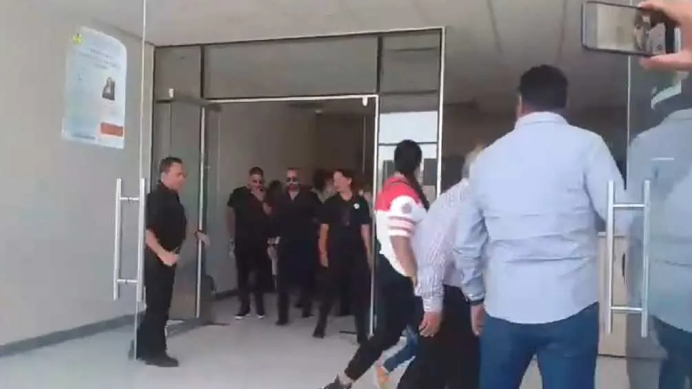 Los músicos se presentaron hoy a una audiencia ante un juez/X