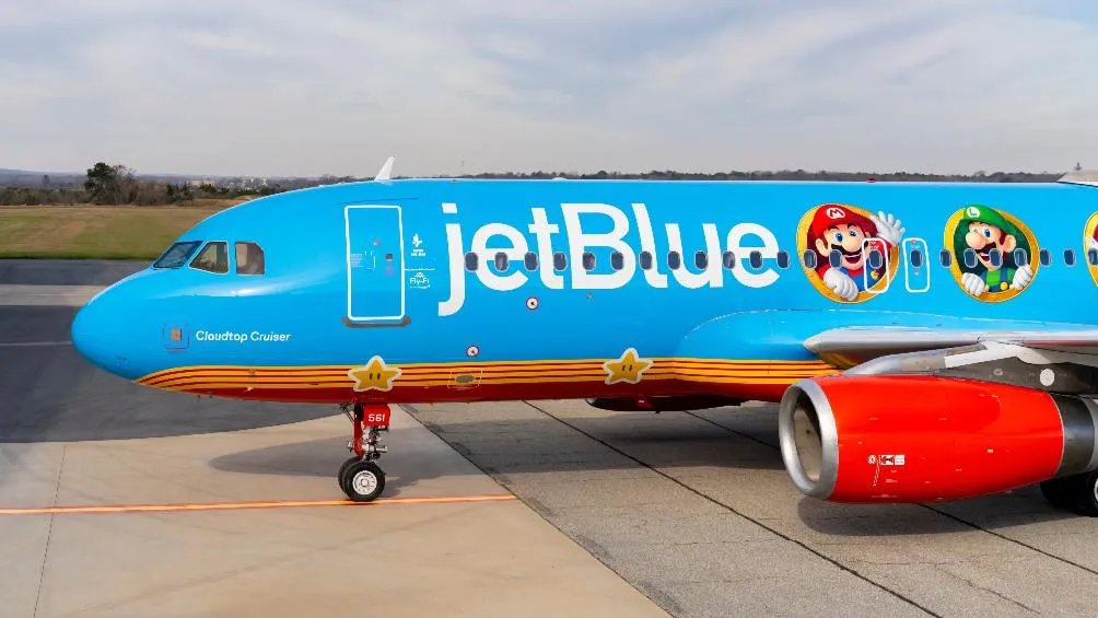 En los últimos días, las redes sociales se han visto inundadas de imágenes y videos de un avión muy particular que ha llamado la atención de millones de usuarios/Redes Sociales