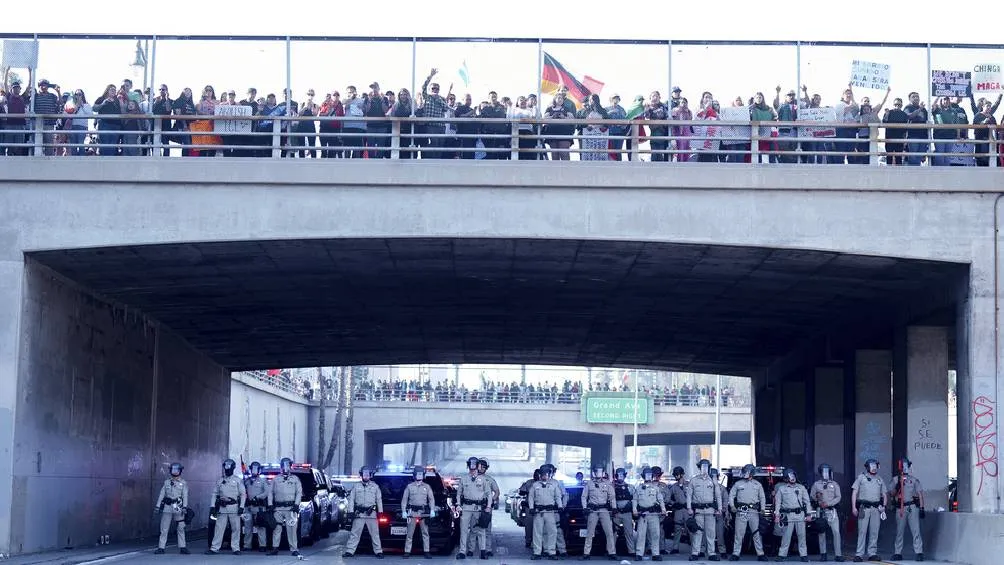 La policía de Los Ángeles sólo observo la manifestación, sin hacer ninguna detención/AP