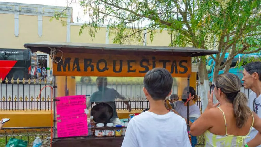 El encarecimiento y la escasez del queso de bola han sido confirmados mediante un sondeo por mercados y negocios/iStock