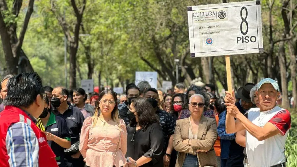 Se recomienda seguir las indicaciones durante el Simulacro Nacional 2025/X