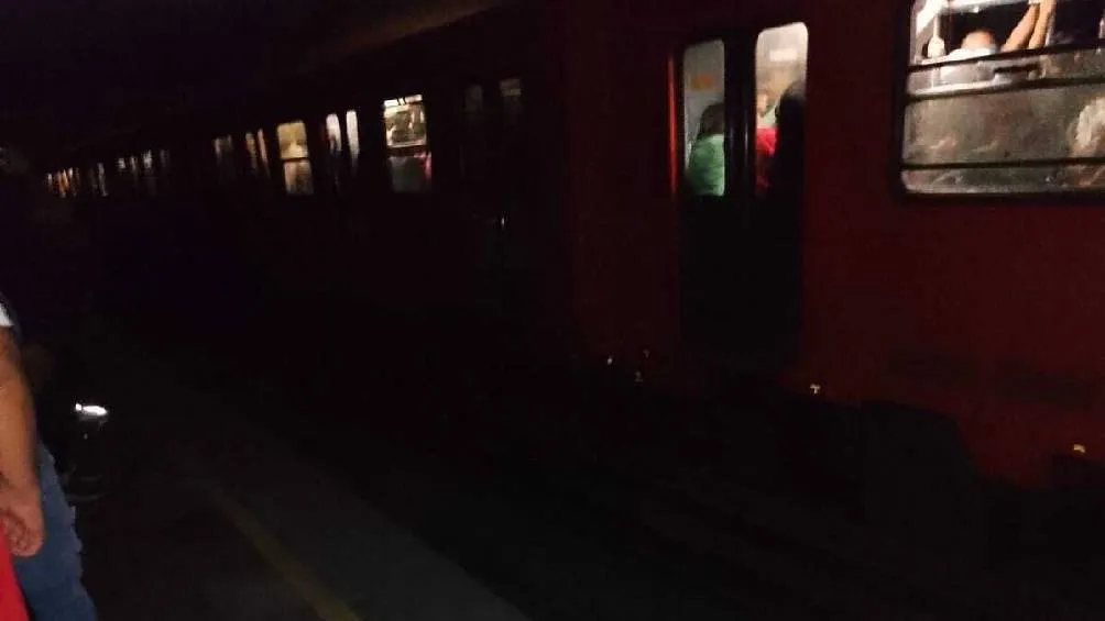 Se reporta un caos total por segundo día consecutivo en la línea B del Metro/Redes Sociales