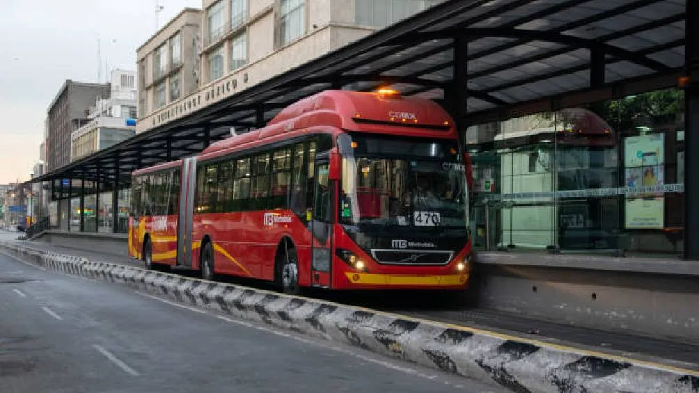 Miles de mexicanos se trasladan diariamente del Estado de México a la CDMX y viceversa/iStock