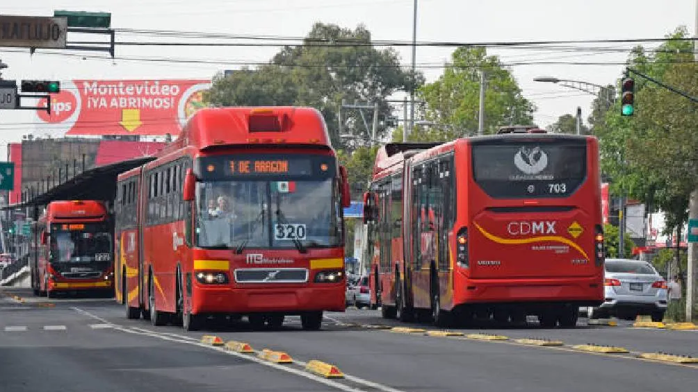 El Metrobús te puede llevar a diferentes zonas de la CDMX pagando sólo 6 pesos/Pixabay