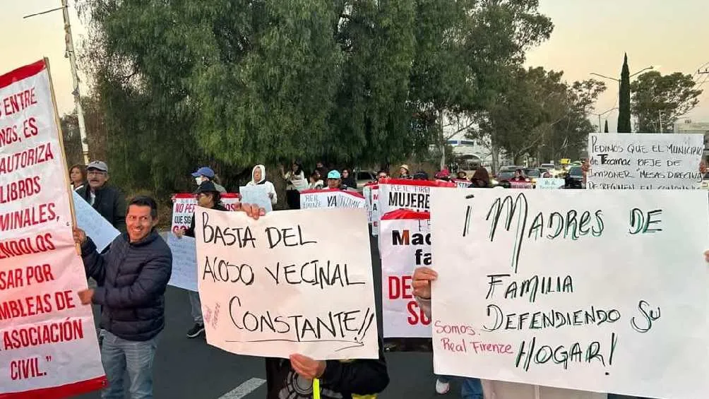 Los manifestantes son vecinos de Tecamac/X