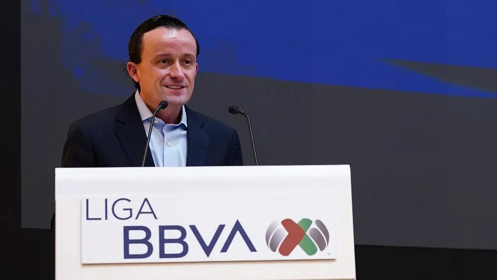 Mikel Arriola en un evento de la Liga MX