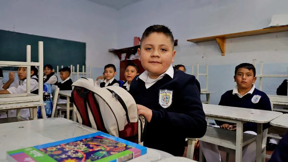 Este protocolo busca evitar que estudiantes lleven armas o drogas en sus mochilas/X: @edomexinforma_