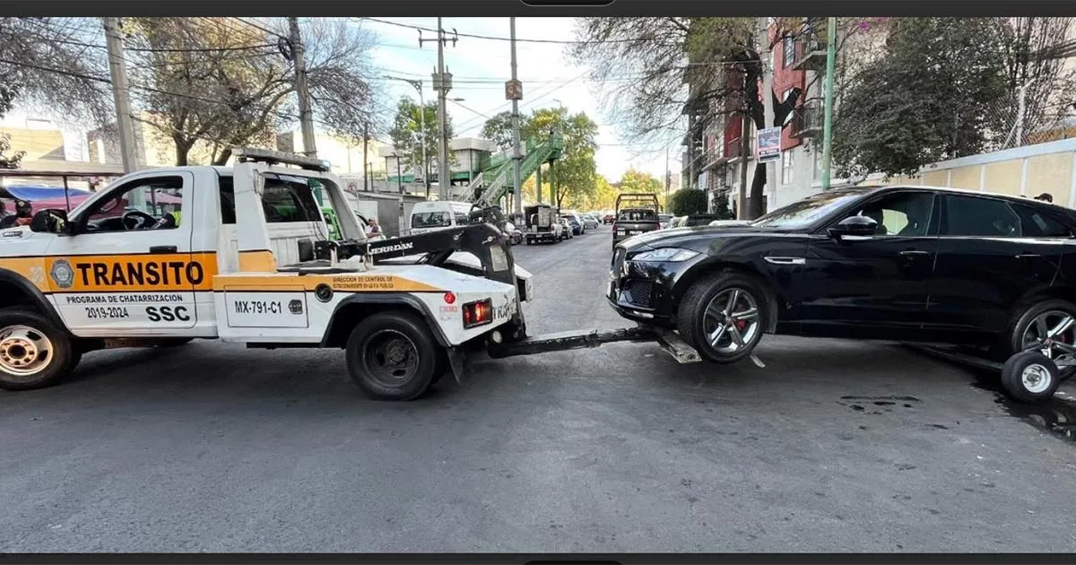 El automóvil fue llevado por las autoridades / Excélsior