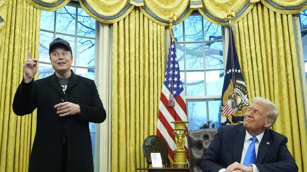 Se reporta que Musk seguirá como asesor informar del presidente Trump/AP