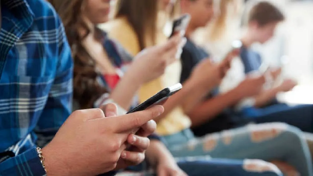 Profeco reveló que cerca de 6.1 millones de menores de 12 años utilizan celulares y tabletas/iStock