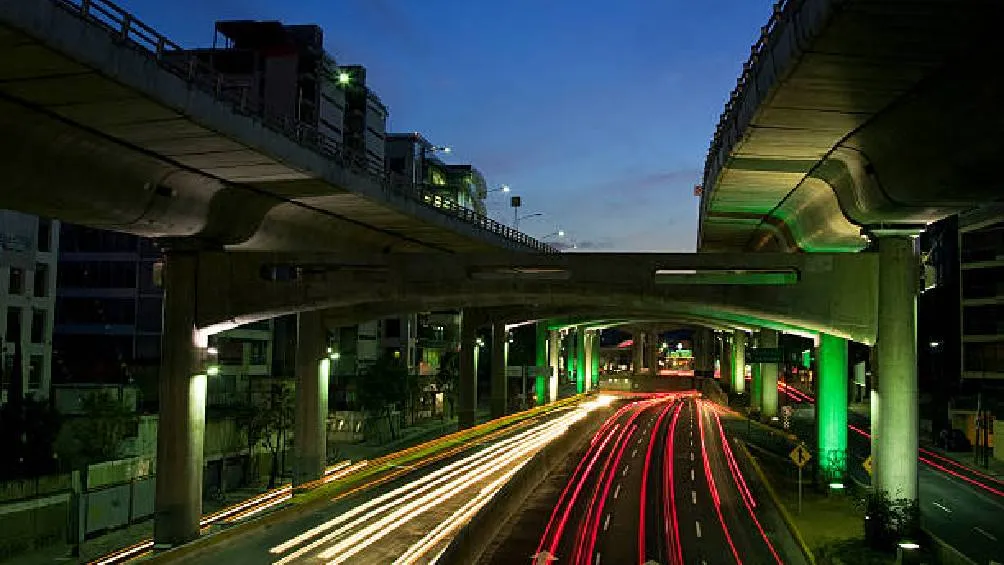 Para los que no aplica el programa y sí pueden circular este día, es para los vehículos con holograma 1, holograma 0 y 00/iStock