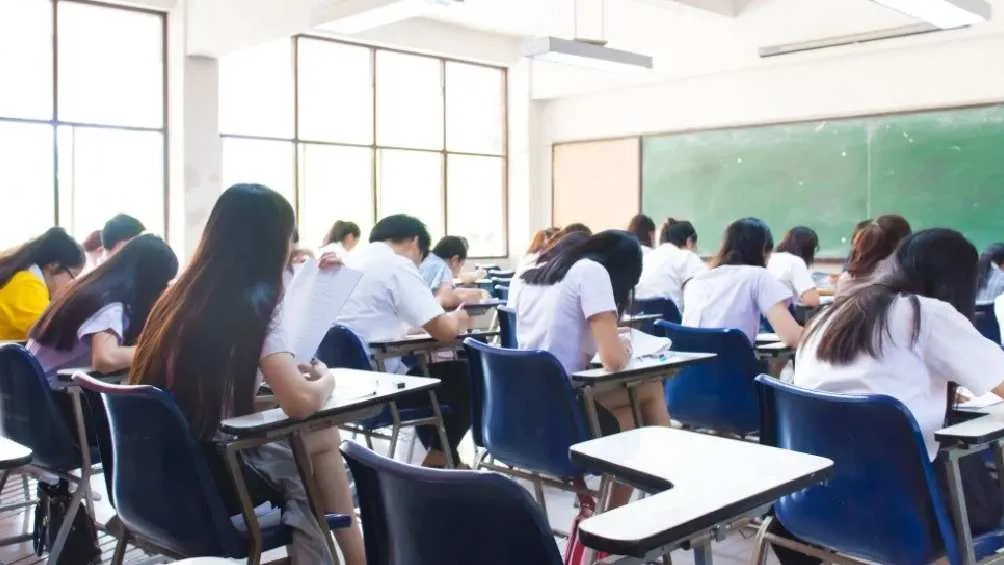 Los estudiantes que terminen la Secundaria tienen un lugar asegurado en Bachillerato/X