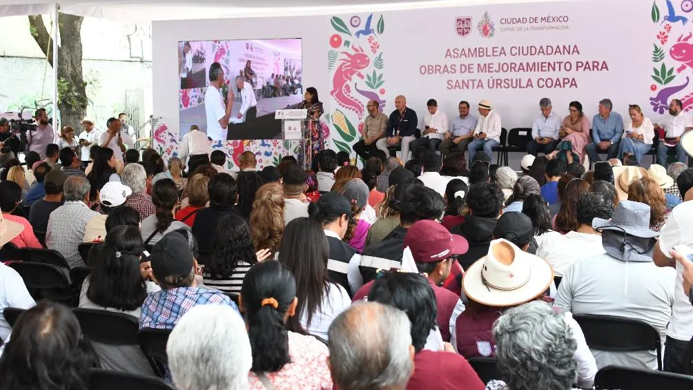 La jefa de gobierno Clara Brugada tuvo una asamblea con vecinos de Coapa/X: @ClaraBrugadaM