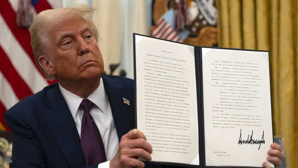 Trump firmó una orden para cancelar la ciudadanía por nacimiento/AP