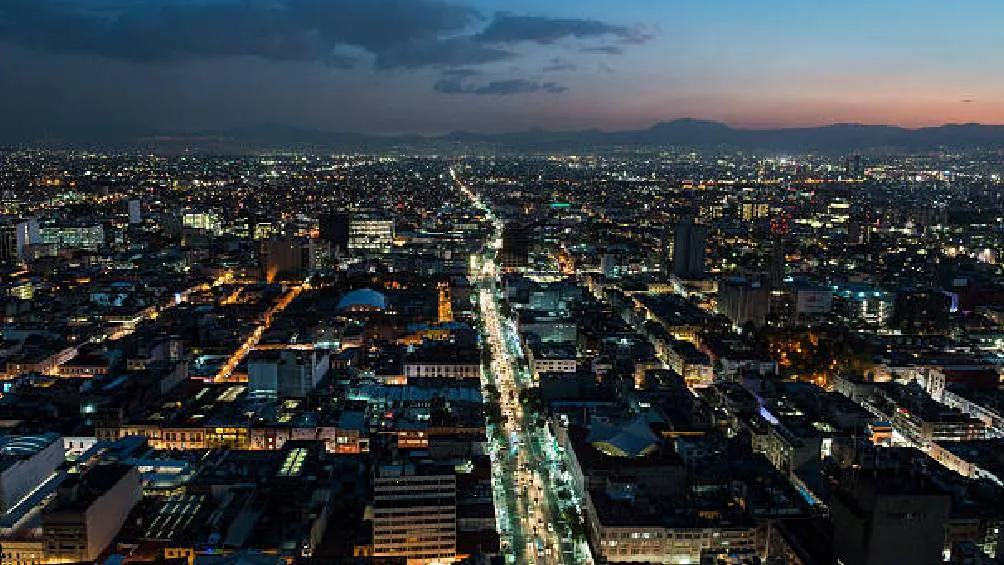 ¿CDMX en peligro tras la aparición del bólido? iStock