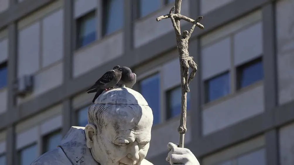 El papa argentino está internado en un hospital de Roma desde el 14 de febrero/AP