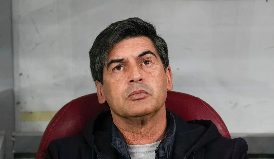 Fonseca en el banquillo del Lyon previo a un partido