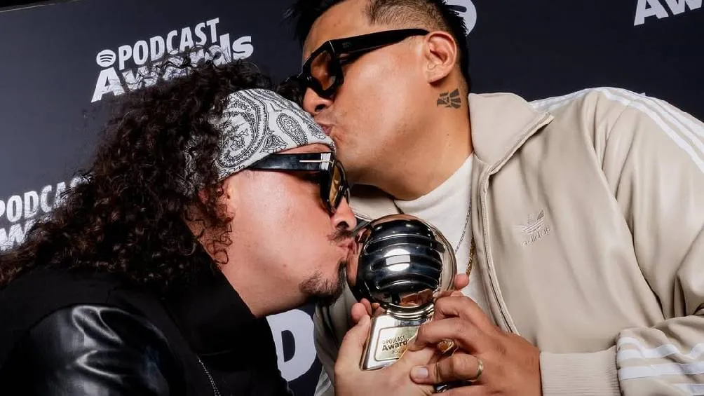 Se me subió el muerto ganó el premio en la categoría de podcast de comedia/IG: @spotifymexico