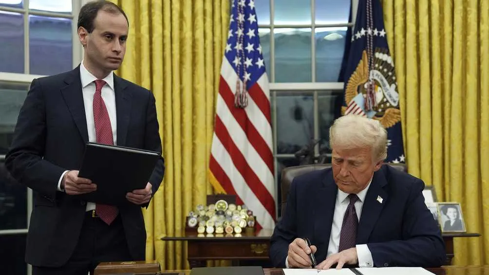 Donald Trump firmó una orden ejecutiva para hacer una deportación masiva/AP