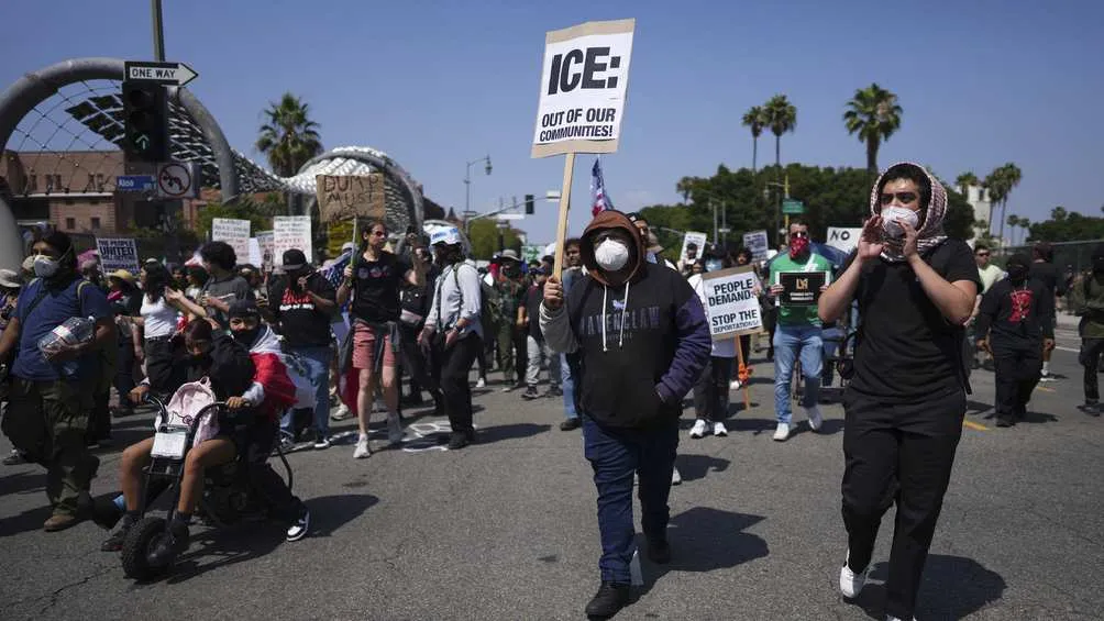 Las manifestaciones se originaron por redadas masivas del ICE/AP