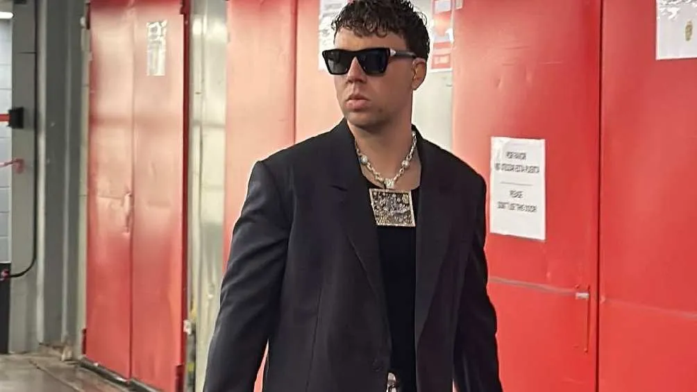 Durante su concierto tres personas resultaron lesionadas al caer desde unas gradas/X