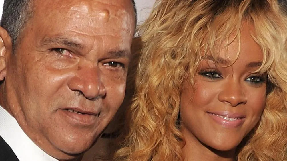 La relación entre Rihanna y su padre ha sido compleja a lo largo de los años, con episodios de distanciamiento, disputas legales y reconciliaciones/Redes Sociales